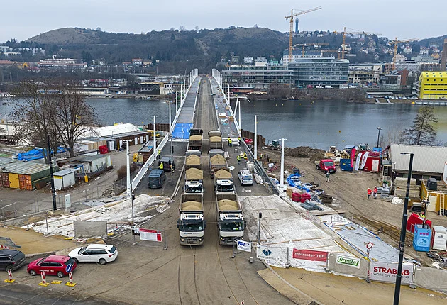 Most Anežky České dostal v on-line hlasování pouze 104 hlasů, městská anketa jde do finále