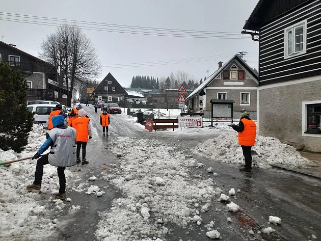 MAPA: Víkendové oteplení doprovodí déšť. Pak přijde další změna počasí