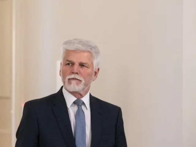 Prezident Pavel půjde na policii podat vysvětlení kvůli Macinkovým SMS