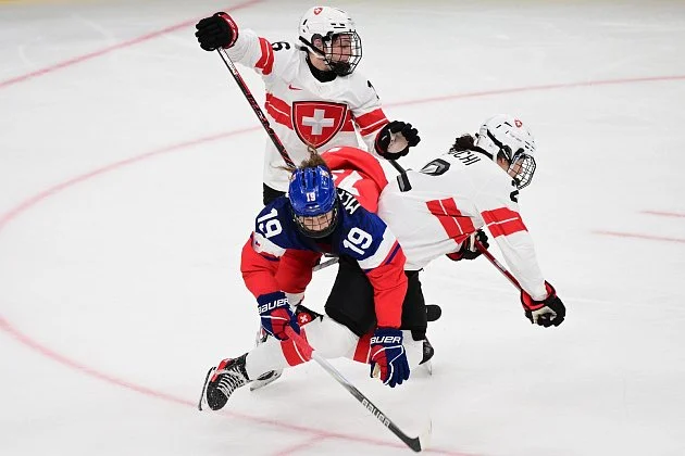 Smolné nájezdy, další porážka. České hokejistky nezvládly utkání proti Švýcarsku