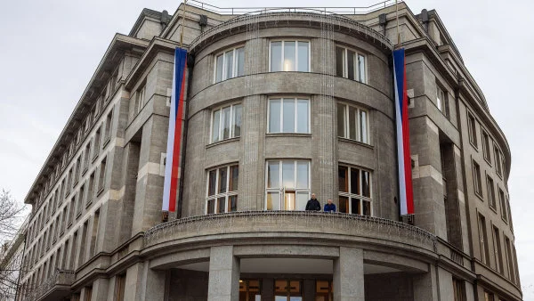 Čistý zisk Komerční banky loni vzrostl meziročně o 4,7 procenta na 18,1 miliardy korun