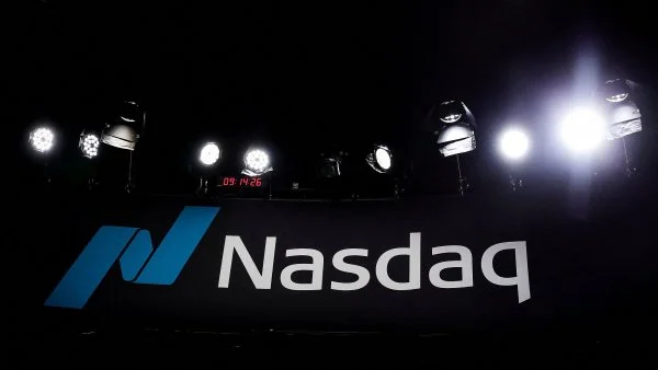 Američtí investoři znervózněli z plánů technologických firem, akcie zamířily dolů