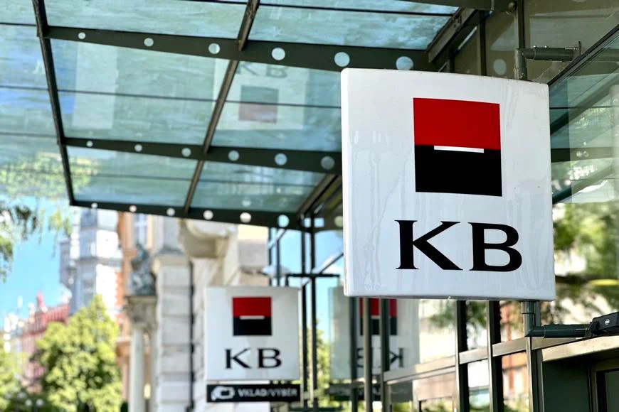 Komerční bance stoupl zisk, úvěry i vklady dál rostou