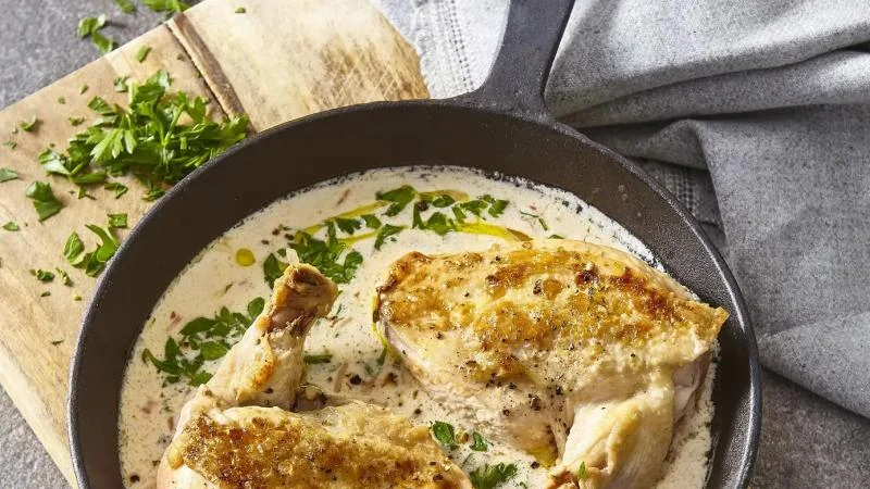 Restovaná kuřecí prsa s vinnou omáčkou