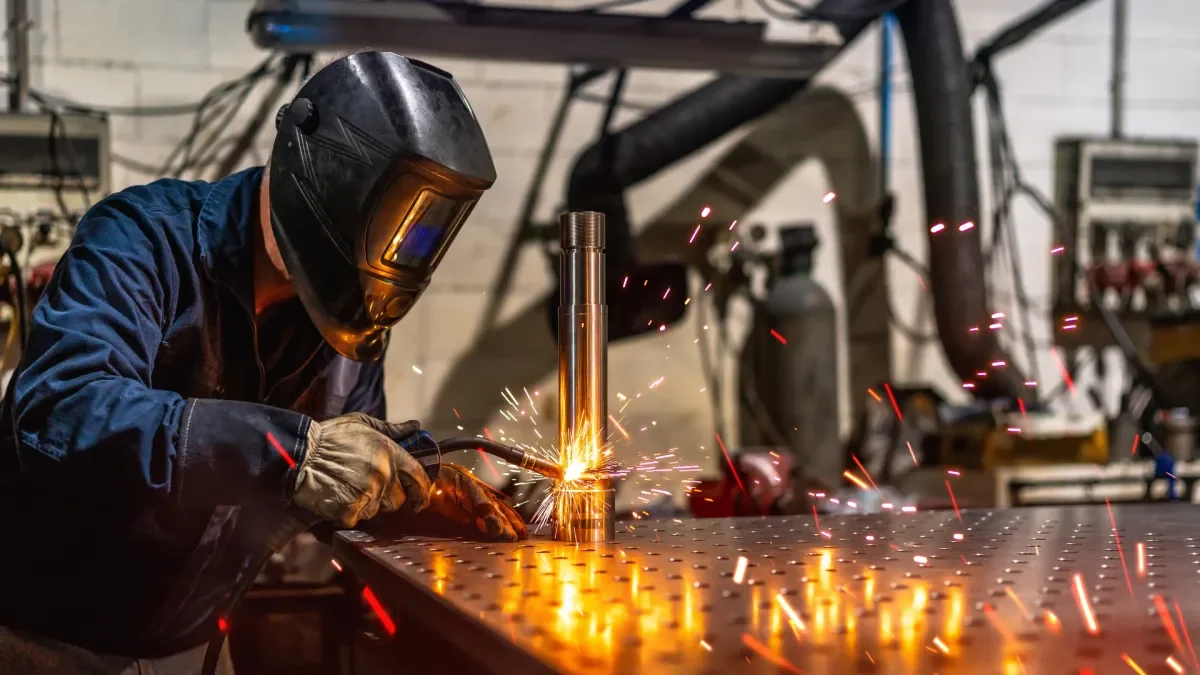 Česká průmyslová výroba meziročně vzrostla o 1,5 procenta. Táhne ji hlavně energetika a kovovýroba