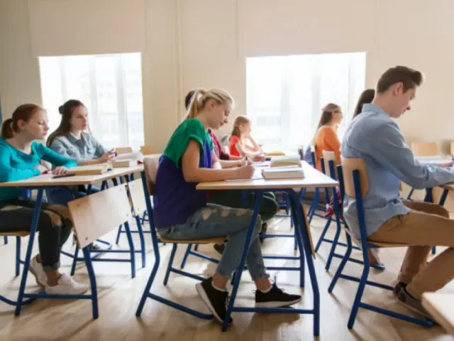 Míst na pražských středních školách meziročně ubylo. Přetlak bude asi stejný jako loni