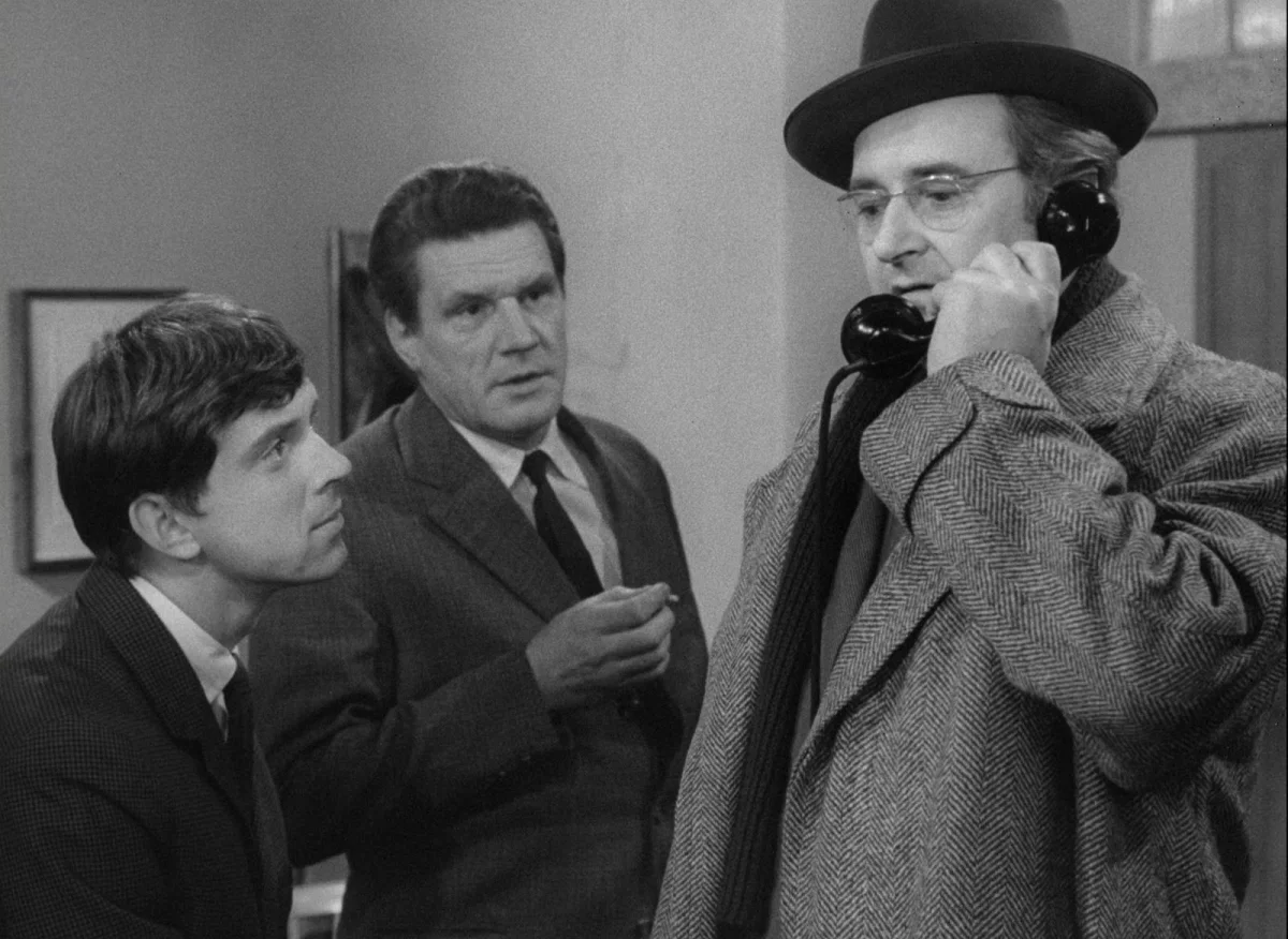 Na kolejích čeká vrah: Hrušínský měl zákaz, pilot emigroval a trezor najdete v Lidlu