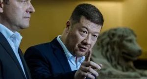 Okamura straší sudetskými Němci. Náklonnost AfD k vyhnancům mu ale nevadí