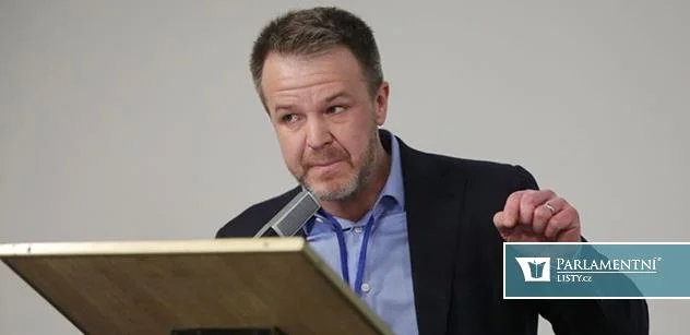Advokát Nielsen dává na stůl návrh na zásadní změnu k funkci Pavla