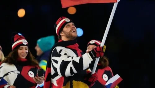 Krásný moment ze zahájení olympiády. Dcera Pastrňáka tátu sledovala, dojemný komentář těhotné manželky