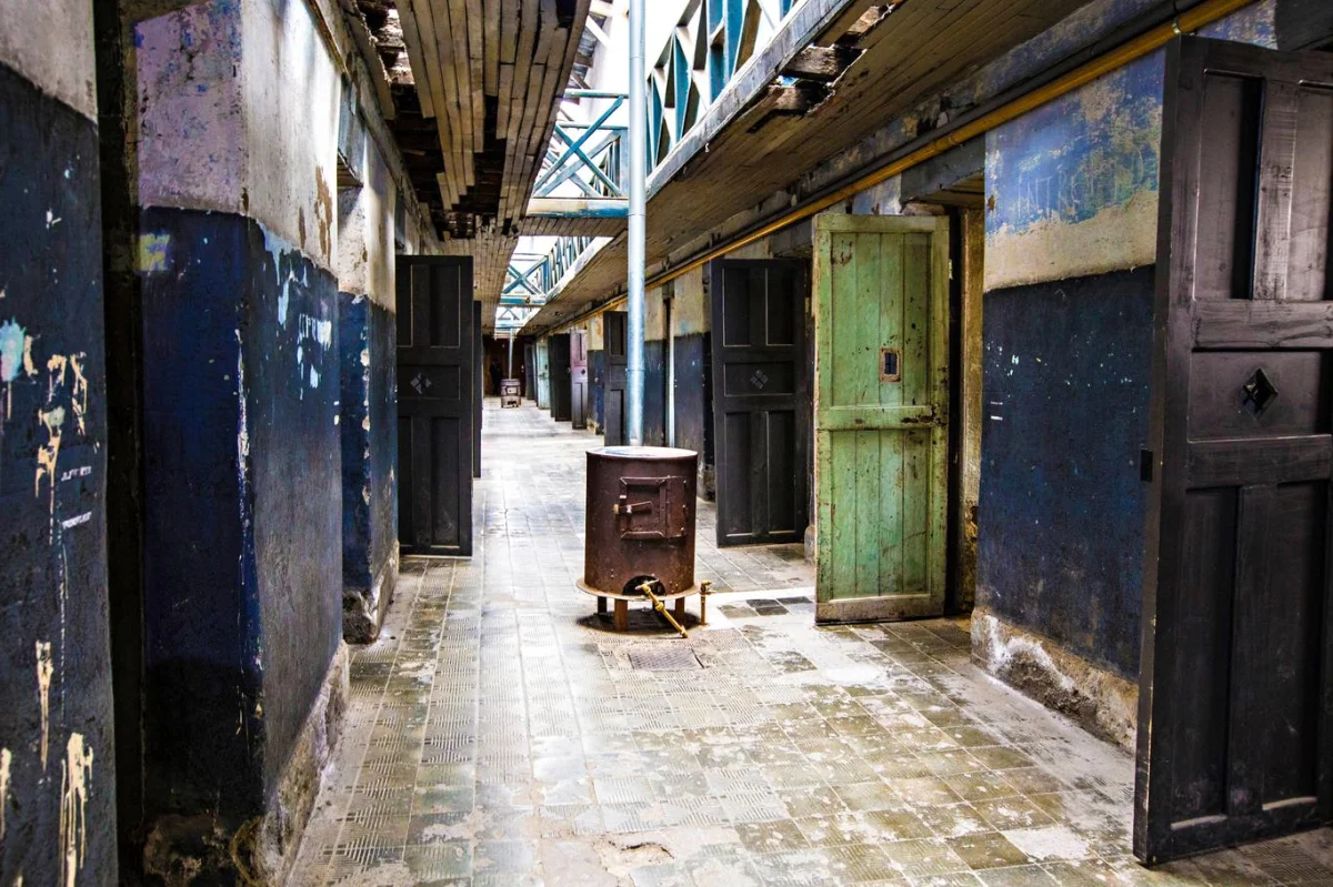 Nejhorší věznice 21. století od Latinské Ameriky po Asii: Z jedné se nyní vrátil Čech