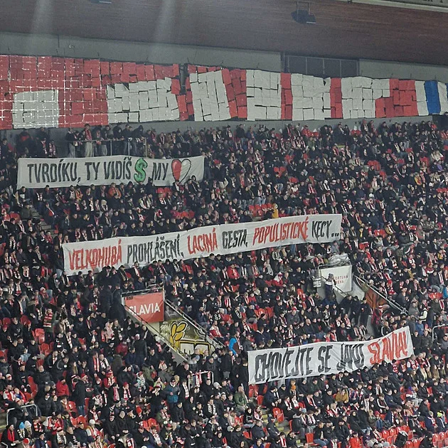 Protest v Edenu: Tvrdíku, ty vidíš peníze! Tribuna Sever mlčela, pak jásala s Chorým