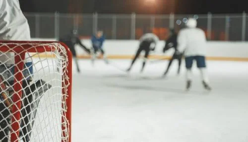 Sportovní svět zasáhla tragédie. Hokejista Jakub Polášek zemřel náhle během zápasu