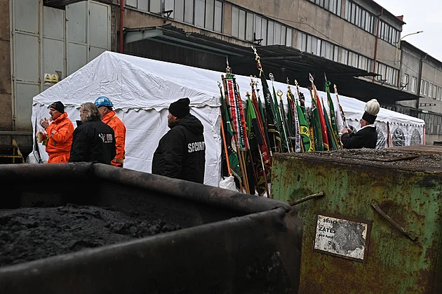 Podpora opozičního vůdce Petra Pavla mediálně huj, protesty proti němu fuj