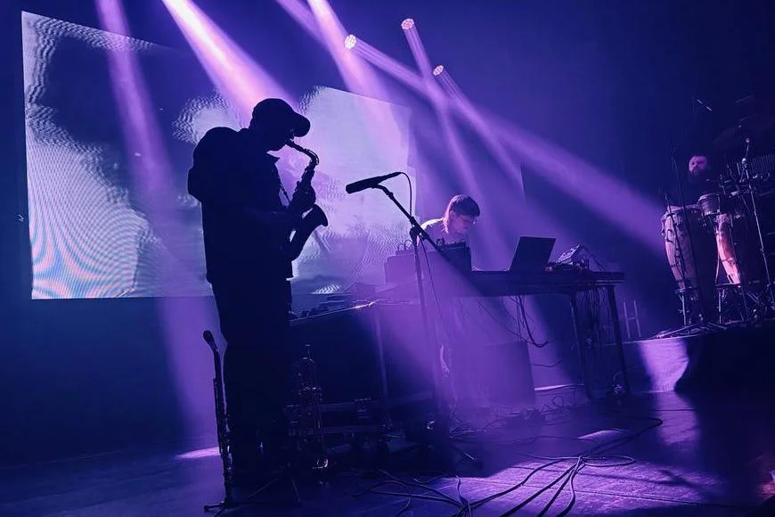 Masivní orgie na Žižkově. Tři nindžové vyplenili Akropoli