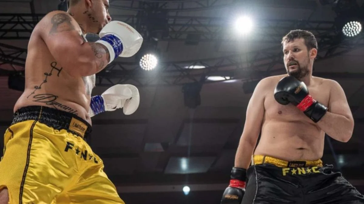 Clash 15: Pali Hari pokousal Mikuláška. Při odchodu z klece ho drsně napadli fanoušci - Zprávy MMAMAG.CZ článek na Media24.cz