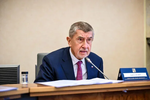 Babiš chce zakázat dětem sociální sítě. Musíme je ochránit, říká