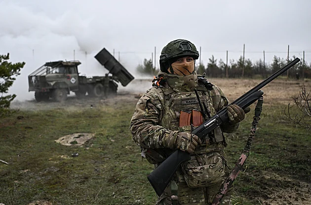 Nezvládáte školu? Přidejte se k armádě, vábí Rusové studenty do pasti