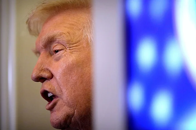 Uran budeme obohacovat i za cenu války, tlak USA nás nevyděsí, vzkazuje Írán