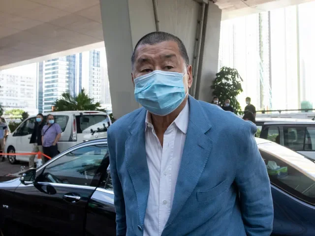 Aktivista Lai dostal v Honkongu 20 let vězení. Západ mluví o politickém procesu a konci svobody tisku