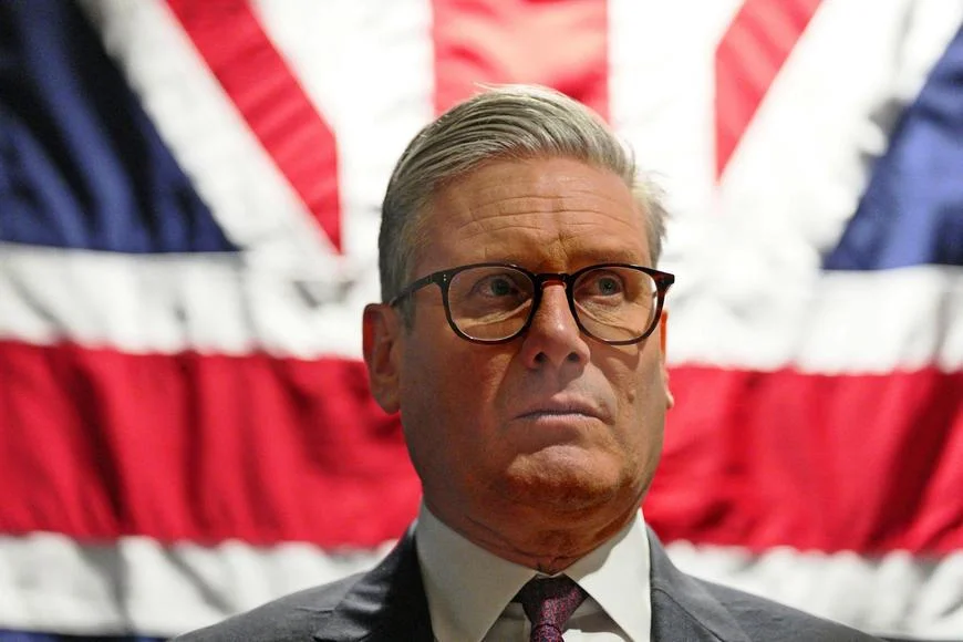 Britský premiér Starmer odmítl výzvy k rezignaci kvůli skandálu s Mandelsonem