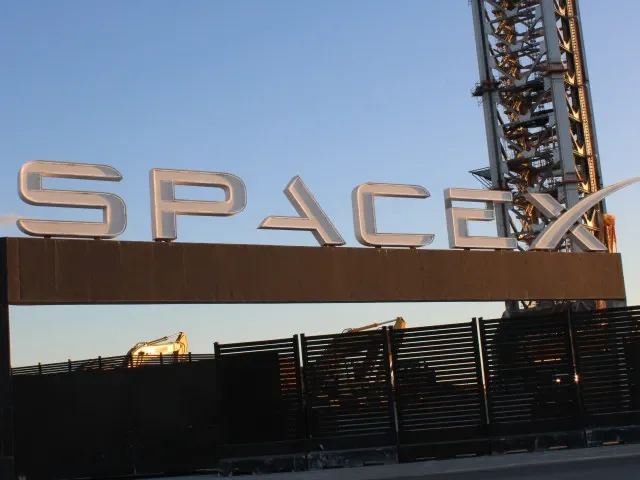 Elon Musk má nový cíl. Prioritou je teď cesta na Měsíc a vybudování trvalé základny