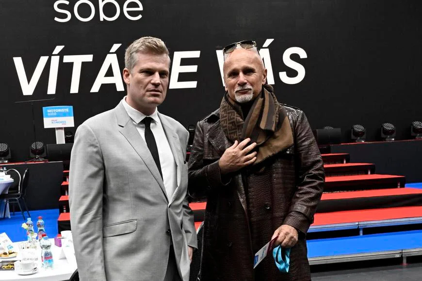 Muž blízký Krejčířovi koketoval s vládní účastí. Kdo je „strejda Ričrd“ od Motoristů?