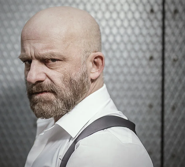 Umělci v divadle čekají na Klempíře, oficiální odmítnutí pozvánky prý nedostali