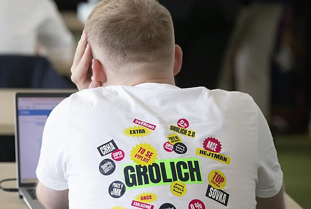 První profík mezi politickými komedianty. Přinese Grolichův nový styl lidovcům popularitu?