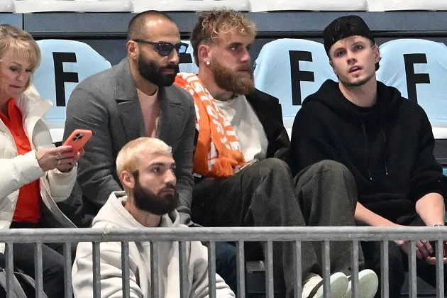 Influencer Jake Paul na olympiádě: Z tribuny přinesl štěstí své snoubence