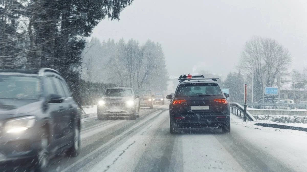 Totální zvrat v počasí: V těchto krajích zítra vypukne chaos, raději nevyjíždějte