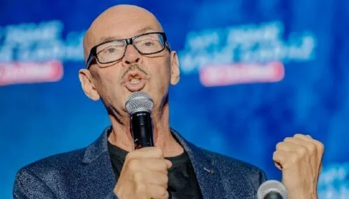 Šándor k debatě umělců: Klempíř není profesionální politik. Je však podivné pozvání ministra odmítnout a pak ho zvát