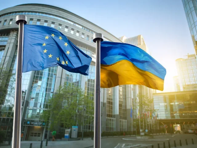 „Obrácené rozšíření.“ Brusel má pětibodový plán, jak za rok dostat Ukrajinu do EU a zablokovat Maďarsko