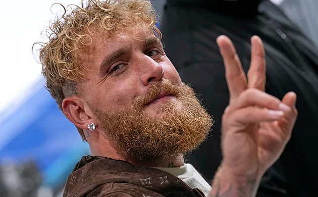Pozornost patřila i jemu. Jake Paul prožíval zlatý závod Leerdamové po svém