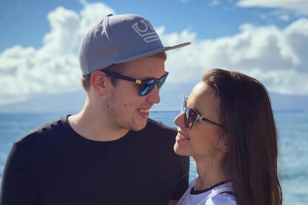 Smutná zpráva zasáhla fanoušky. Youtuber Jirka Král s manželkou přišli o miminko