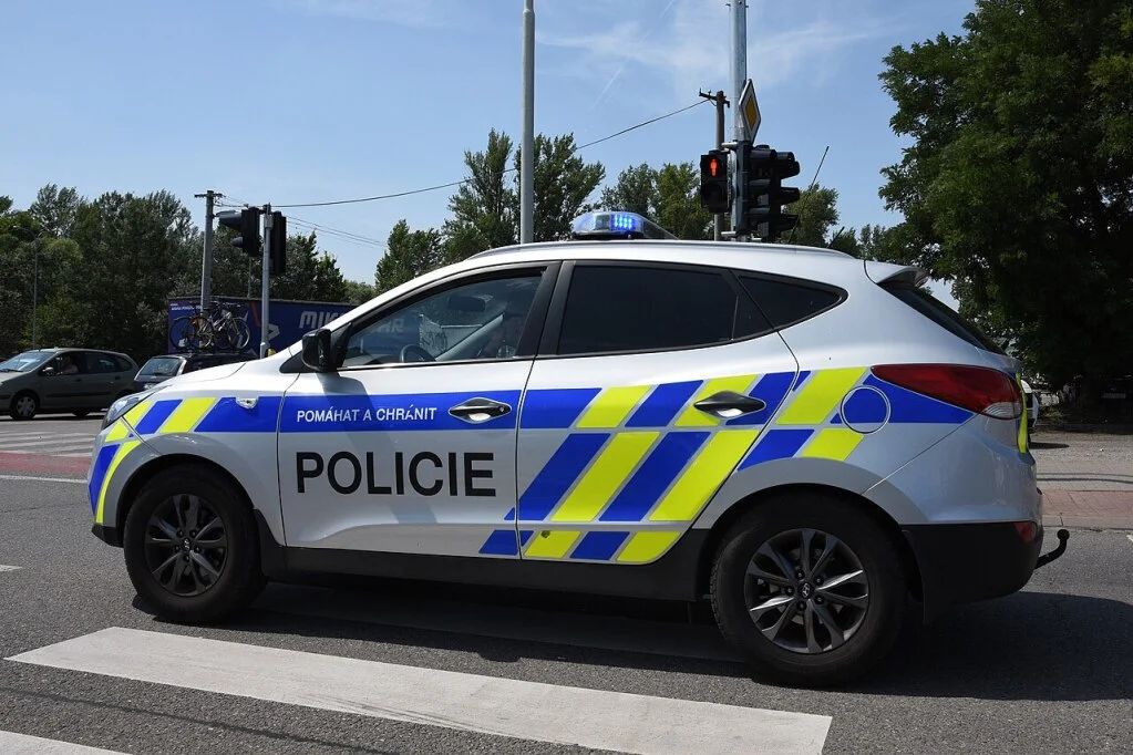 Skandál kolem defibrilátorů? Policie řeší podezření na poškození stovek pacientů