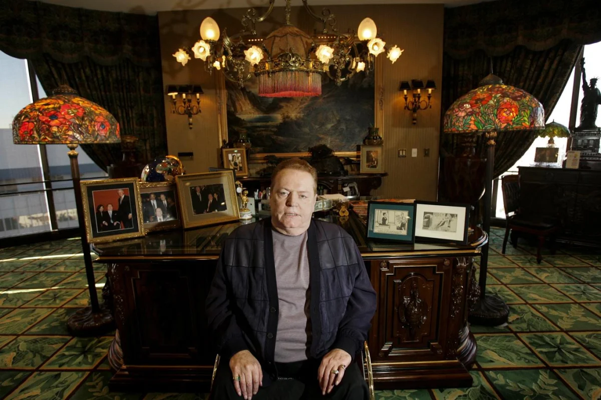 Larry Flynt: „Jediný, čím jsem se provinil, je můj špatnej vkus.“ Přežil atentát a soudní spory si užíval