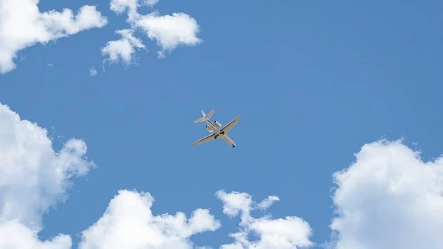 Letadlo nouzově přistálo v Indickém oceánu. Díky manévru pilota všichni přežili