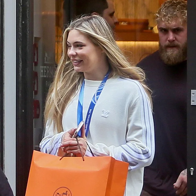 Největší hvězda olympiády Jutta Leerdam: Za zlato a rekord ji vzal Jake Paul na luxusní nákupy!