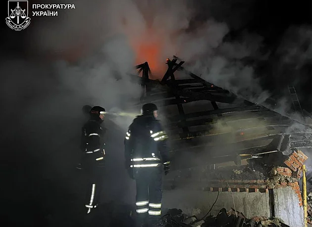 Ruský dron udeřil na dům v Charkovské oblasti, zabil muže a tři batolata