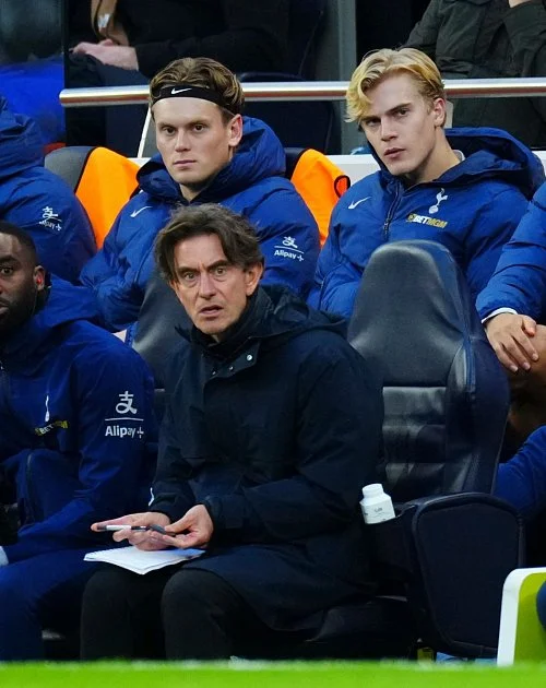 Šance pro Kinského? Tottenham vyhodil trenéra, který českého brankáře nestavěl