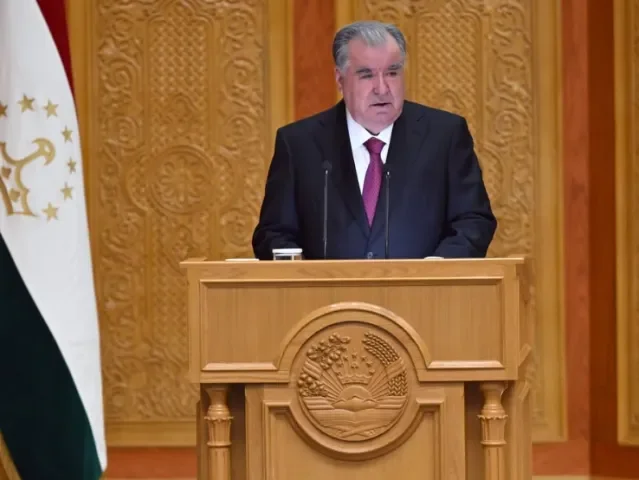 Prezident Tádžikistánu zmizel. Spekuluje se o léčbě v Číně i úmrtí