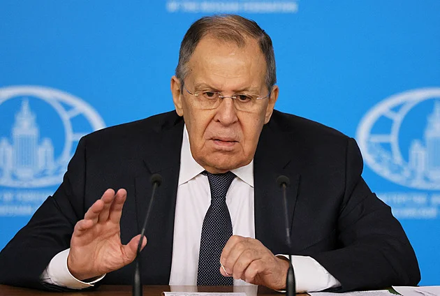 Konec jaderné dohody? Neporušíme její limity, pokud tak neučiní USA, řekl Lavrov