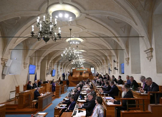 Senát se kvůli absenci Macinky nebude zabývat emisními povolenkami