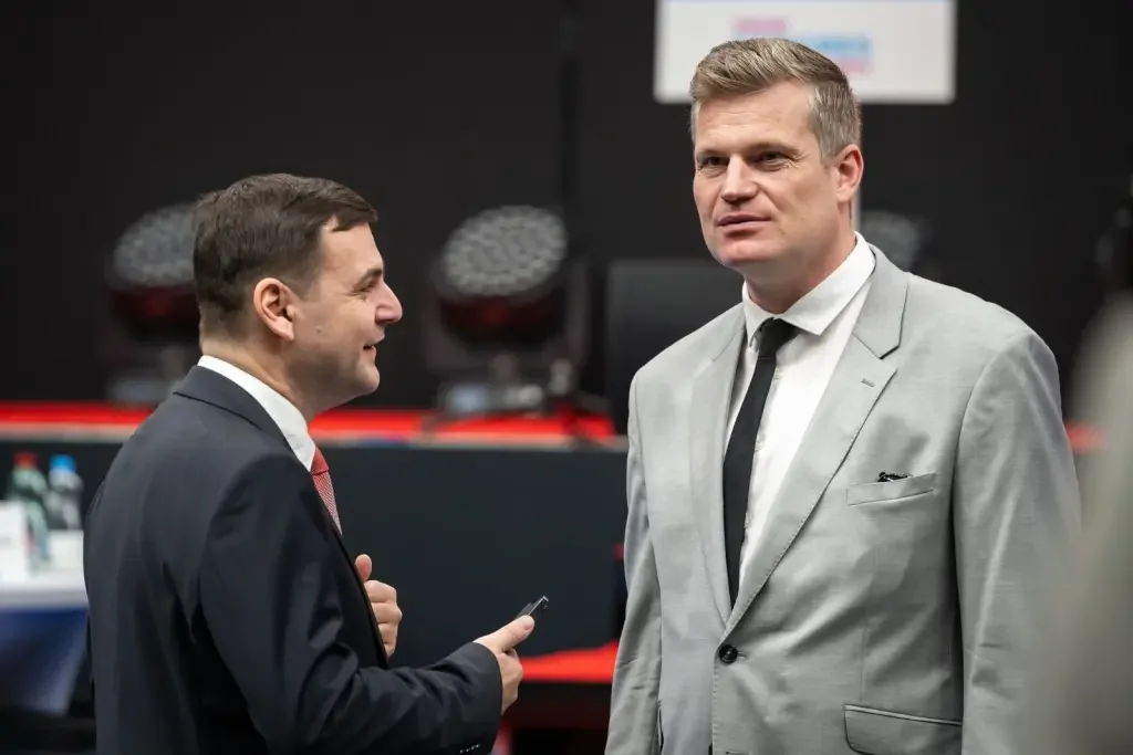 Největší nedůvěra: Turek, Okamura a Macinka. Kdo v průzkumu vůbec obstál?