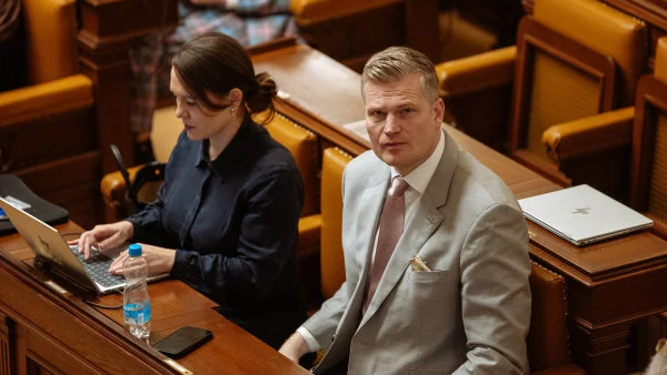 Průzkum CVVM: Turek zaznamenal nejvyšší nedůvěru, prezident Pavel je na tom opačně