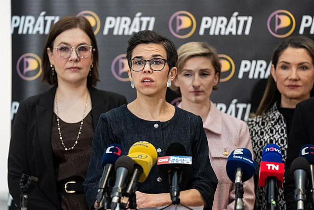 Nechutné výhrůžky političkám. Dopis z Karviné dostaly Richterová i Decroix