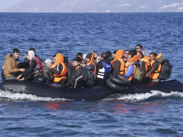 Itálie zavádí tvrdý režim proti lodím s migranty. Může vyhlásit námořní blokádu a zabavovat plavidla