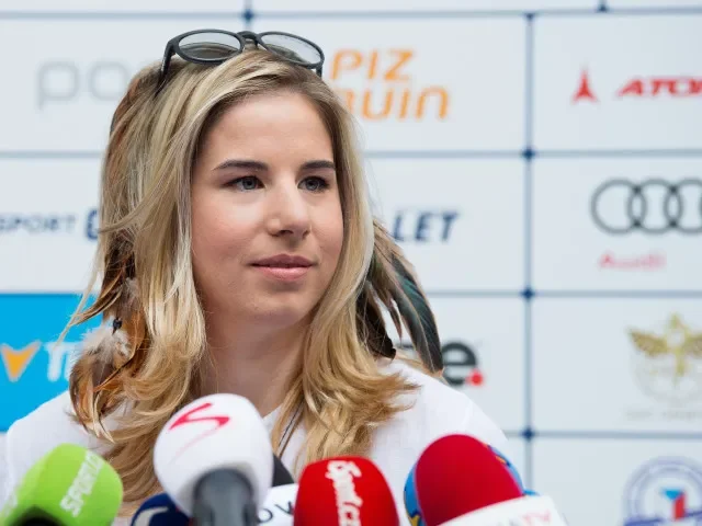 Naděje Ledecké na medaili v Super-G skončily pádem