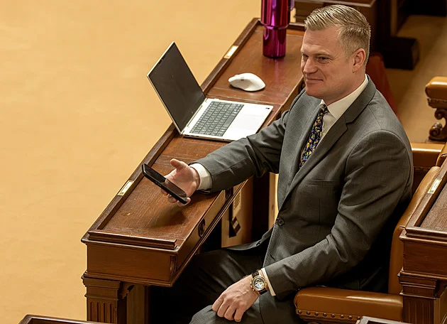 Nejvíc Čechů důvěřuje prezidentu Pavlovi, na úplném chvostu skončil Turek